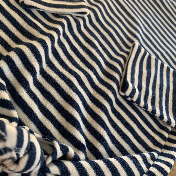 Girls Old Navy long sleeve. - Picture 3 of 4